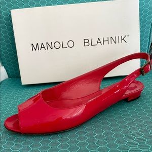 Lovingly worn Manola Blahnik Fuchsia/Coral open toed patent flats. Size 39.